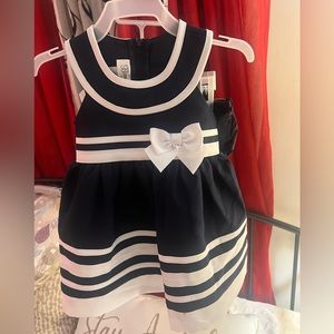 New beautiful 2 piece set for girl. 12 Month. Navy blue & white.